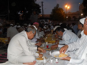 Rihai Manch hosts Iftar on 75th day of indefinite dharna