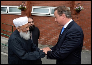 UK Prime Minister David Cameron met Hazrat Allama Qamaruzzaman Azmi in Manchester David Cameron Mosque visit