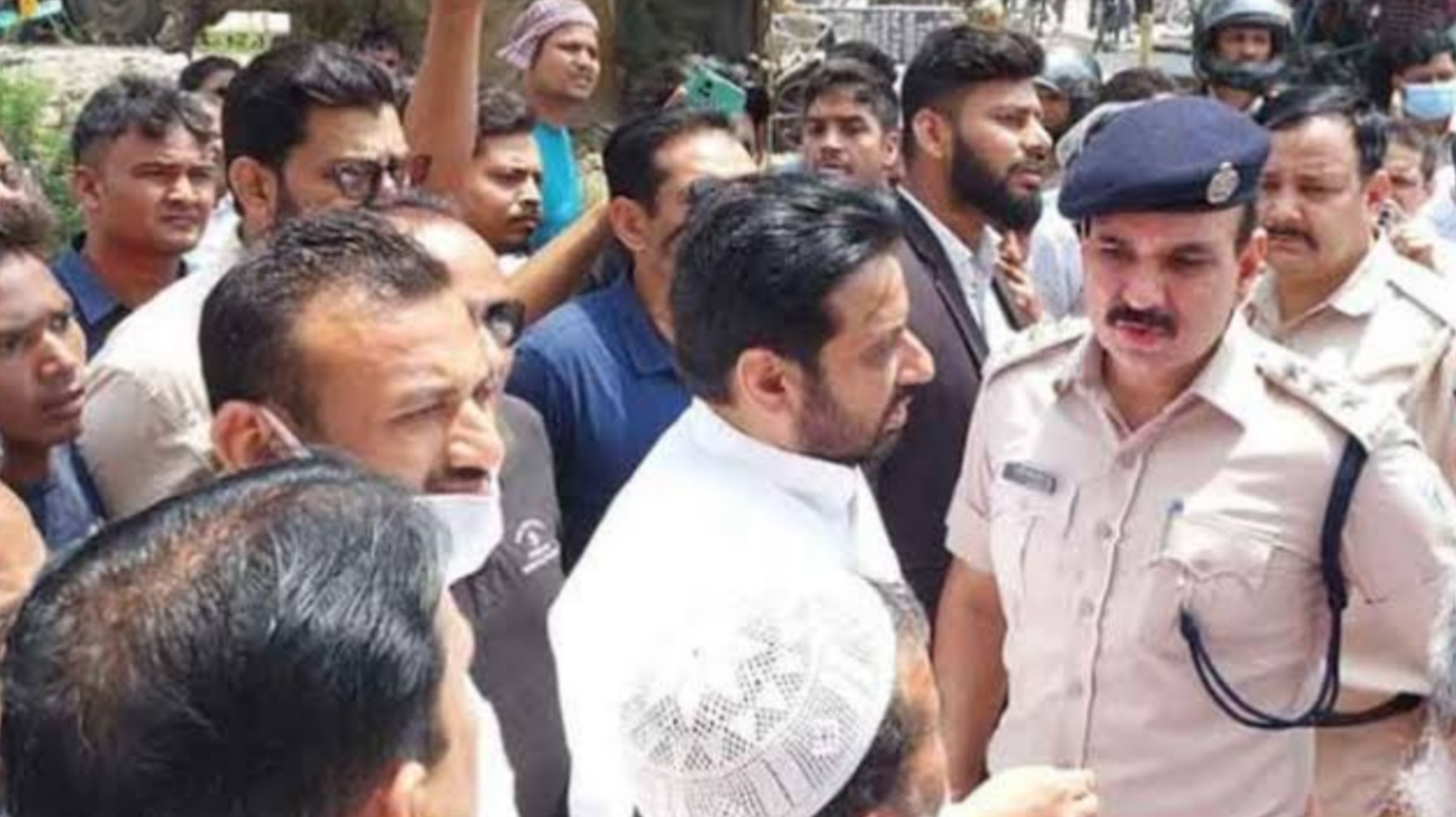 Demolition Drive Protest Begins In Delhis Madanpur Khadar Amanatullah Khan On Spot Muslim